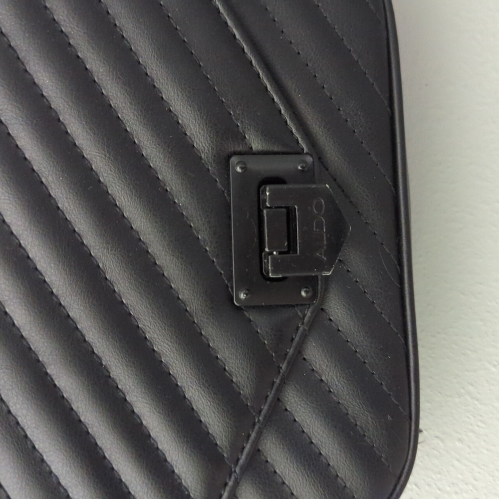 Aldo black quilted crossbody bag. Women's black crossbody purse. Adjustable. - Picture 2 of 8